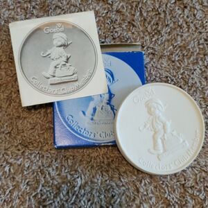 Vintage Goebel Ceramic Bisque Plaque Collectors 1977 New